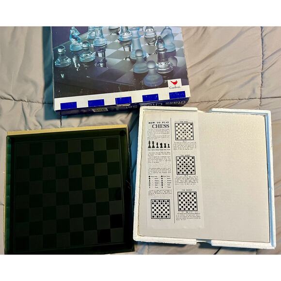 Vintage 1997 Glass Chess Set - Cardinal Premier Edition - Picture 6 of 7